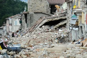 10 anni fa il sisma nel Centro Italia, Meloni ad Amatrice per le commemorazioni. Mattarella “Ultimare il risanamento nel più breve tempo possibile”