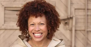 Angela Nissel affronta il lutto con il sorriso: il potere della risata.
