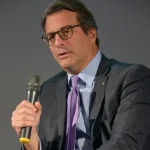 Intesa Sanpaolo lancia grande reclutamento giovani con programma assunzioni ambizioso