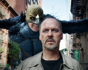 2014, debutta *Birdman*: il film di Alejandro González Iñárritu che ha reinventato il cinema contemporaneo