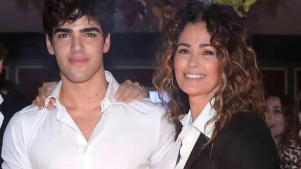 Samantha De Grenet emoziona al Grande Fratello Vip con il figlio Brando accanto