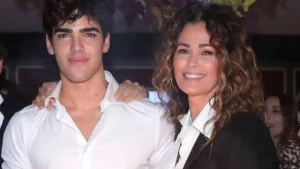 Samantha De Grenet emoziona al Grande Fratello Vip con il figlio Brando accanto