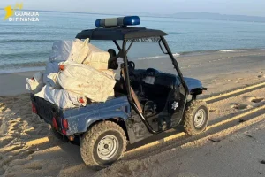 La Guardia di Finanza di Brescia recupera 2 tonnellate di cocaina gettate in mare in Portogallo