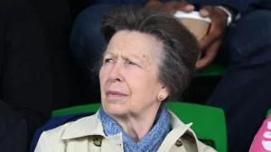 Princess Anne critica un sistema ‘ridicolo’ e chiede riforme radicali nel mondo reale.
