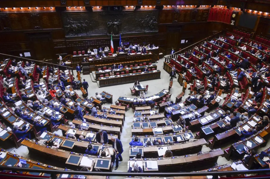 Caso Delmastro, la Camera non autorizza l’uso delle chat: 206 sì, 133 no in un voto a scrutinio segreto