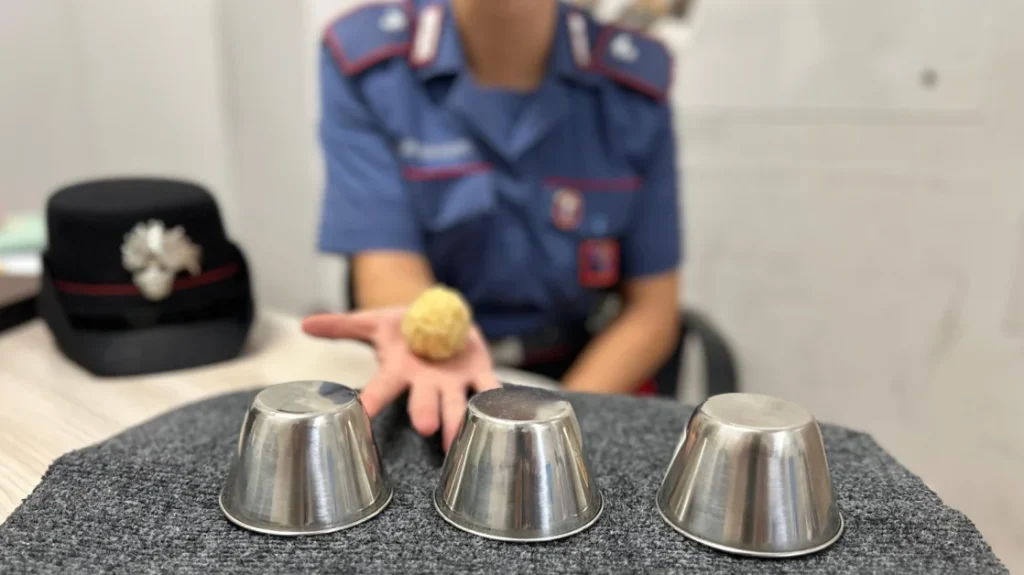 Influencer salva una turista dalla truffa delle campanelle e viene picchiato, 3 arresti a Roma