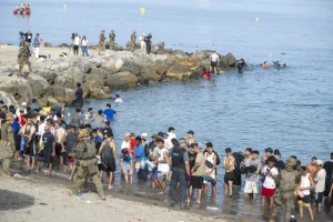 Si aggrava il bilancio delle vittime a Ceuta, recuperati i corpi di almeno 84 persone. Italia e altri 21 paesi Ue chiedono riunione urgente