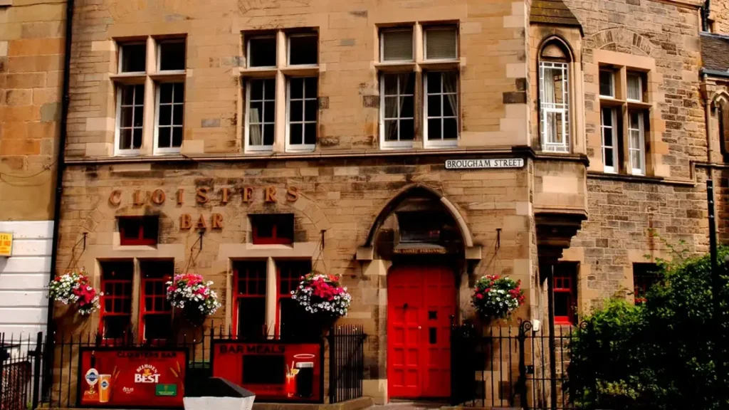 I 11 pub imperdibili di Edimburgo per un’esperienza unica di convivialità.