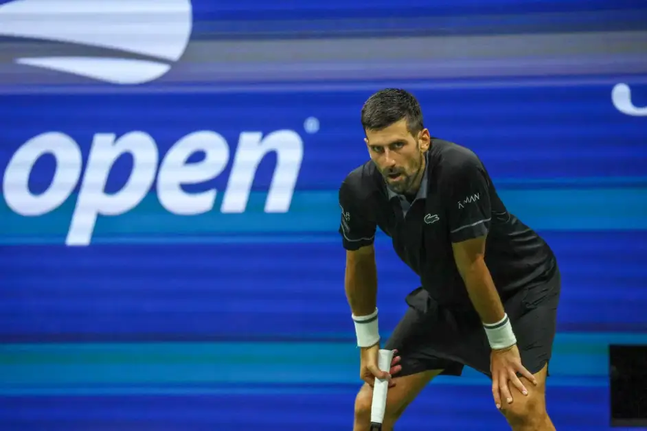 Djokovic subito eliminato allo Us Open, non perdeva all’esordio in uno Slam da oltre 20 anni. Sospeso per pioggia Cinà