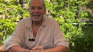 Fabio Canino lascia Ballando con le stelle: motivi e dettagli sull’addio alla giuria
