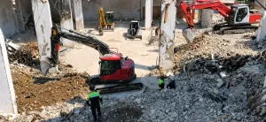 Messina, proseguono le ricerche sotto le macerie della palazzina crollata. Oltre 30 vigili del fuoco impegnati