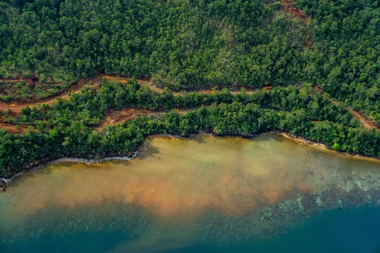 Minacce minerarie continuano a colpire Raja Ampat, il ‘Giardino dell’Eden degli Oceani’ indonesiano.