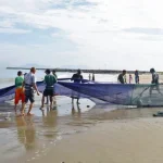 Pescatori di Aceh lottano per mantenere tradizioni di fronte all’invasione della plastica.