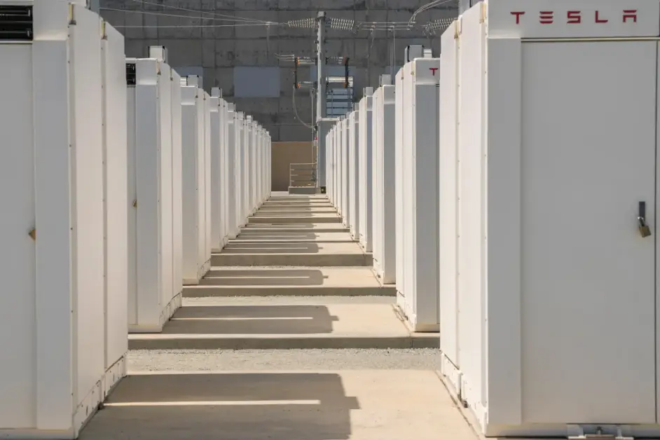 SpaceX acquista 329 milioni di dollari in Megapack Tesla nel 2023.