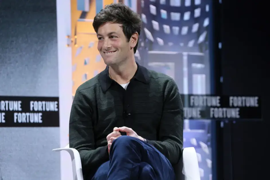 Joshua Kushner critica i VCs di Silicon Valley per l’euforia sull’AI.