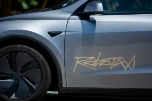 Tesla, Uber, e Waymo autorizzate ad operare migliaia di robotaxi in Nevada: un’innovazione rivoluzionaria.