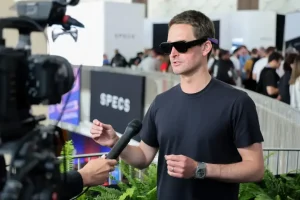 Snap CEO evita domande su preordini di Specs durante la chiamata sugli utili Q2.