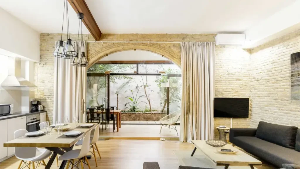 I 15 migliori Airbnb a Barcellona: interni così belli che sembrerà di vivere in un sogno.