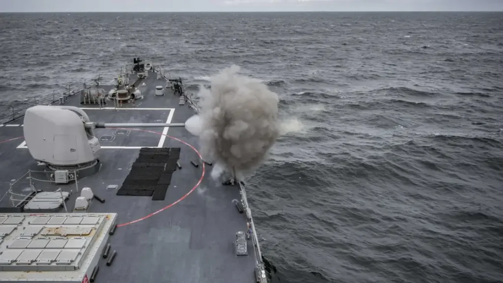 Attacco degli Houthi a una nave nel Mar Rosso, almeno 4 morti