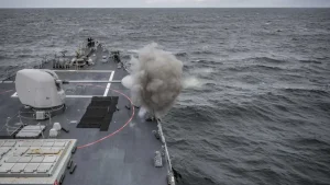 Attacco degli Houthi a una nave nel Mar Rosso, almeno 4 morti