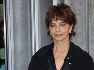 Laura Morante compie 70 anni e presenta il libro “Dieci storie pop”