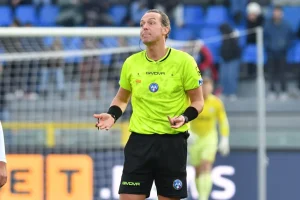Serie A, le designazioni arbitrali della seconda giornata: Napoli-Como a Pairetto