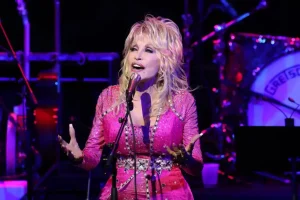 È morta a 80 anni Dolly Parton, leggenda americana e icona del country music
