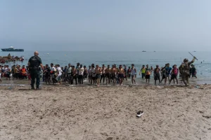 Immigrazione, la Guardia Civil spagnola avvia l’installazione di una nuova barriera marittima a Melilla