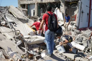 Terremoto di magnitudo 7.4 in Colombia, scossa avvertita in gran parte del Paese: oltre 100 morti. Tra le vittime anche bambini
