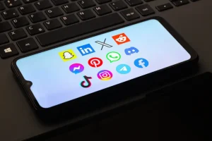 WhatsApp, nuova ondata di compromissioni di account e attacchi ‘zero-click’: i consigli della Polizia