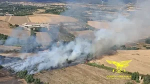La Sardegna nella morsa degli incendi, riprende vigore il rogo di Bortigiadas in Gallura