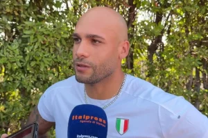 Staffettisti azzurri in raduno in vista degli Europei, Jacobs “Non me ne sono mai andato, mi sento quasi come nel 2021” / Video