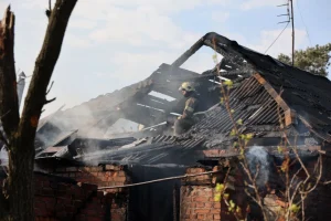 Attacchi incrociati tra Russia e Ucraina, almeno 5 morti e decine di feriti. Papa Leone “Fermare la spirale di violenza”