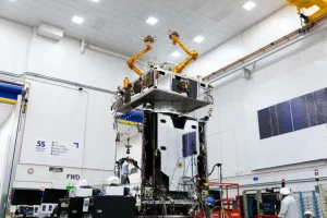 Il robot meccanico di Northrop prolunga la vita operativa dei satelliti nello spazio.