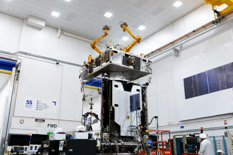 Il robot meccanico di Northrop prolunga la vita operativa dei satelliti nello spazio.