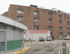 Uomo si dà fuoco in auto a Cinisello Balsamo, gravissimo un 35enne rumeno