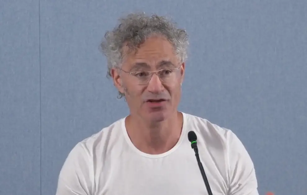 Palantir: il CEO Alex Karp critica l’industria dell’AI definendola “marxista” dopo un grande trimestre.