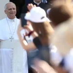 Papa Leone XIV ai giovani ad Assisi “Il coraggio di compiere scelte è l’atto più rivoluzionario”