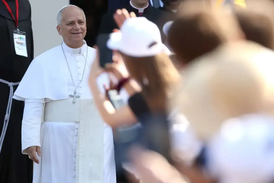 Papa Leone XIV ai giovani ad Assisi “Il coraggio di compiere scelte è l’atto più rivoluzionario”