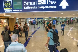 Spagna, implementati i controlli alle frontiere per i viaggiatori in arrivo dall’Italia. Il commissario Ue Brunner sente i due Paesi
