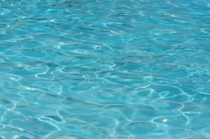 Palermo, una bimba di due anni annega in piscina e muore