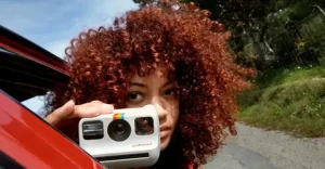 Polaroid: mini fotocamera istantanea a 72$ con confezione di pellicole in omaggio.