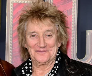 Rod Stewart operato al cuore, tour sospeso per un mese: aggiornamenti sulla salute