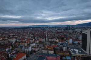 Bulgaria, gruppo di naziskin assedia l’albergo che ospita adolescenti ebrei italiani a Sofia