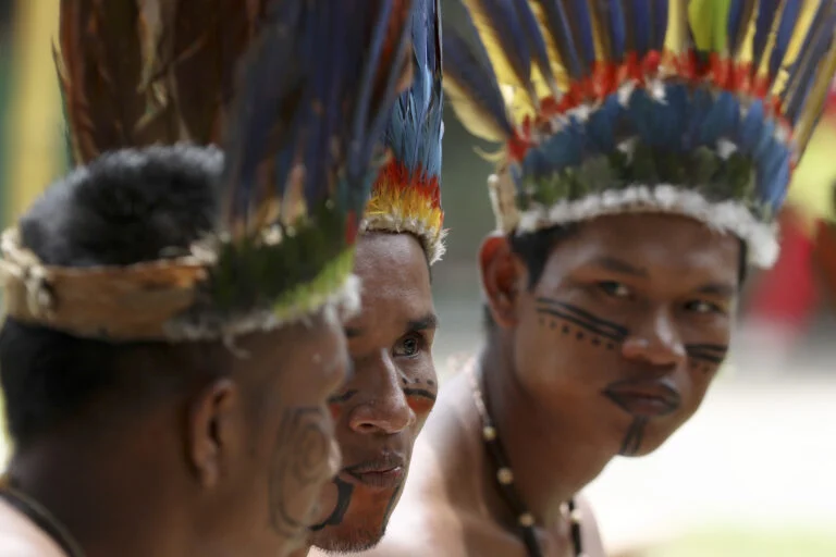 Intervista con leader Ticuna sull’istituzionalizzazione dei farmaci nell’Amazzonia peruviana.
