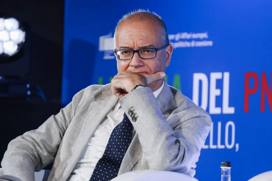 Valditara “Dispersione scolastica scesa al 7,3%, percentuale record. L’IA può aiutarci ad andare verso una didattica a misura di studente”