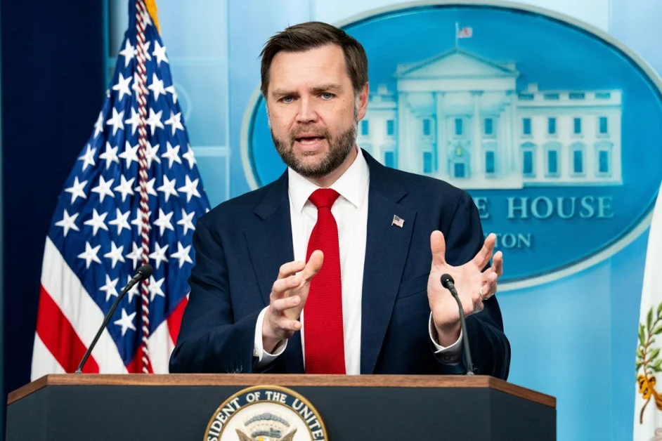 Vance “Trump non annuncia azioni militari sui social, è un messaggio agli iraniani”
