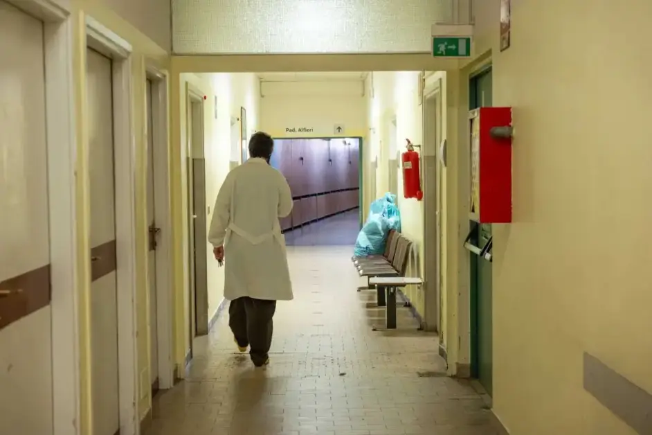 Indagati i genitori della bimba morta a Palermo, il cuginetto positivo alla difterite