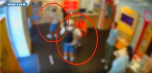 Milano, derubano due donne e tentano un prelievo bancomat: tre arresti