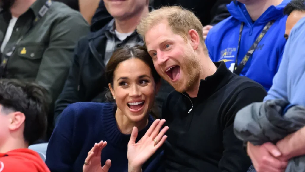 Le foto “artistiche” di Harry e Meghan sottolineano la loro vera regalità e eredità.